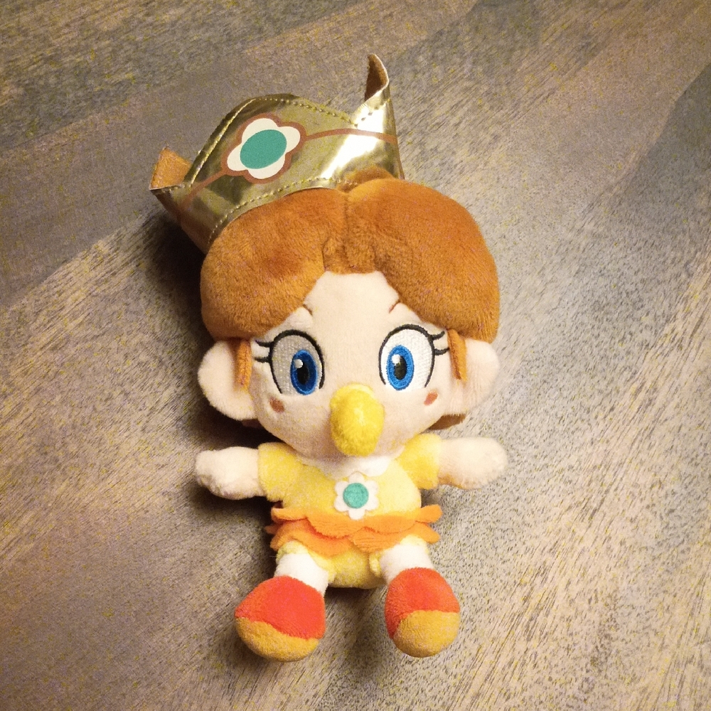 Princess Daisy Plush Toy 7” Super Mario Bros Nintendo Yellow Dress Crown EUC